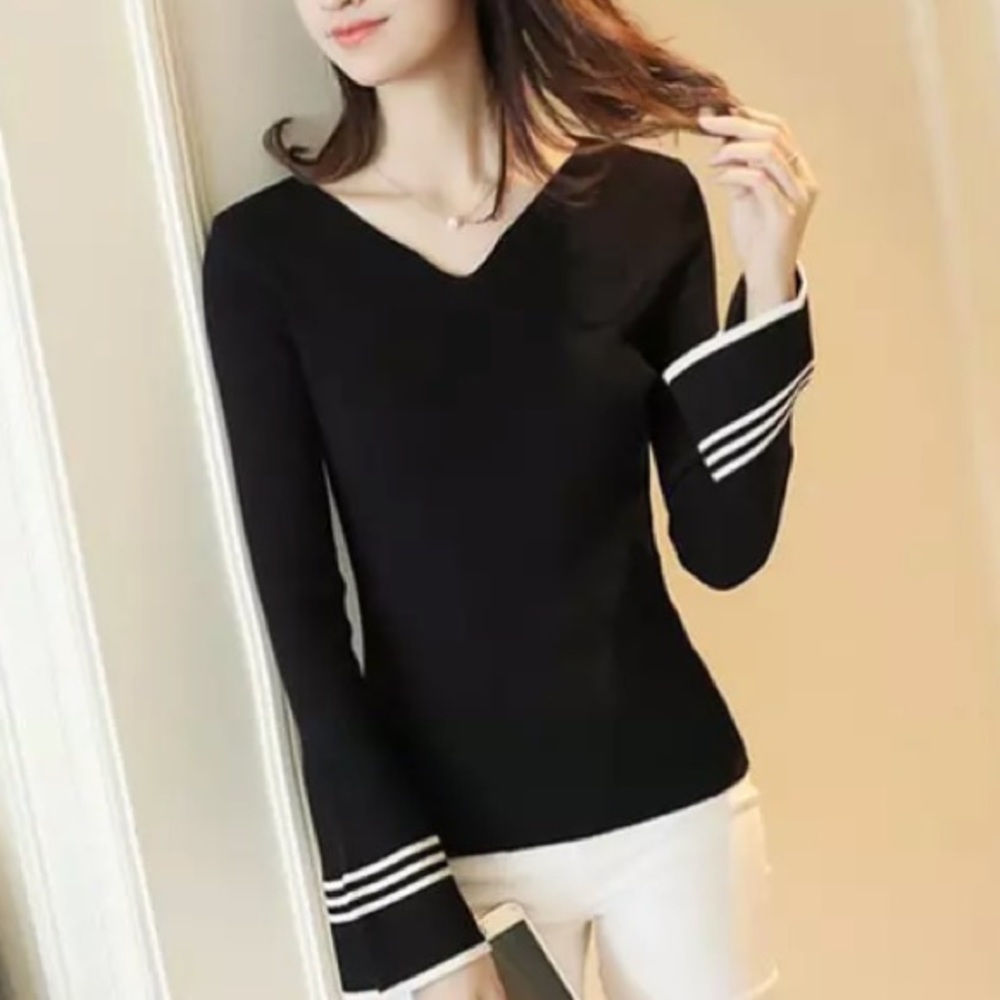Flare sleeves contrast sweater